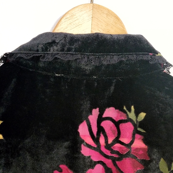 POL Pleated Floral Burnout Baby Doll Cap Sleeve Top Velvet Size Small - Picture 3 of 10